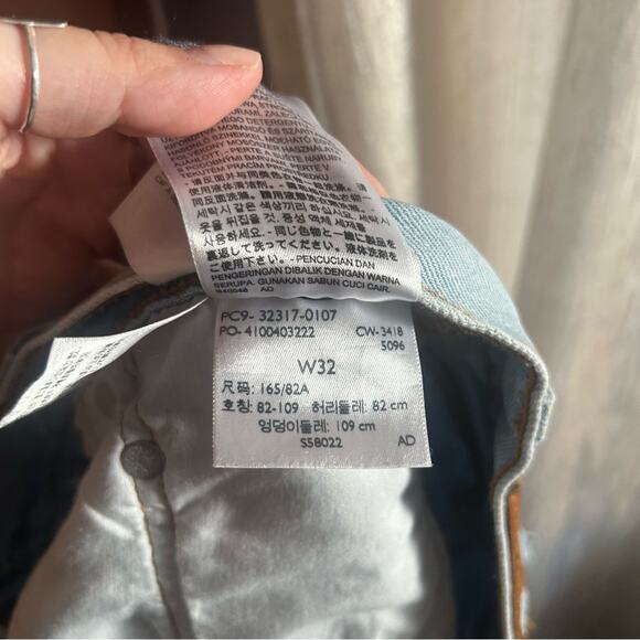 Levi’s 501 Button Fly Denim Cutoff Shorts Raw Hem 100% Cotton Light Wash Size 32 - Picture 6 of 6